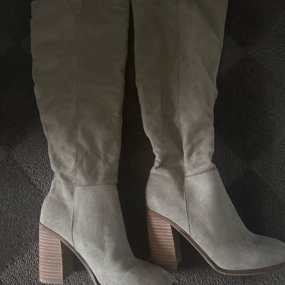 Saint Slouch Boot Size 7.5 in tan  Suede